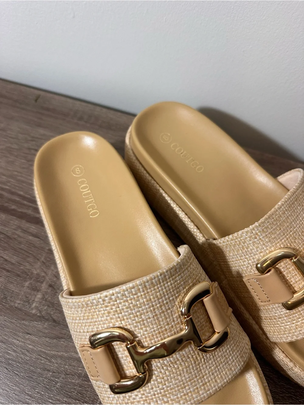 Coutgo never worn